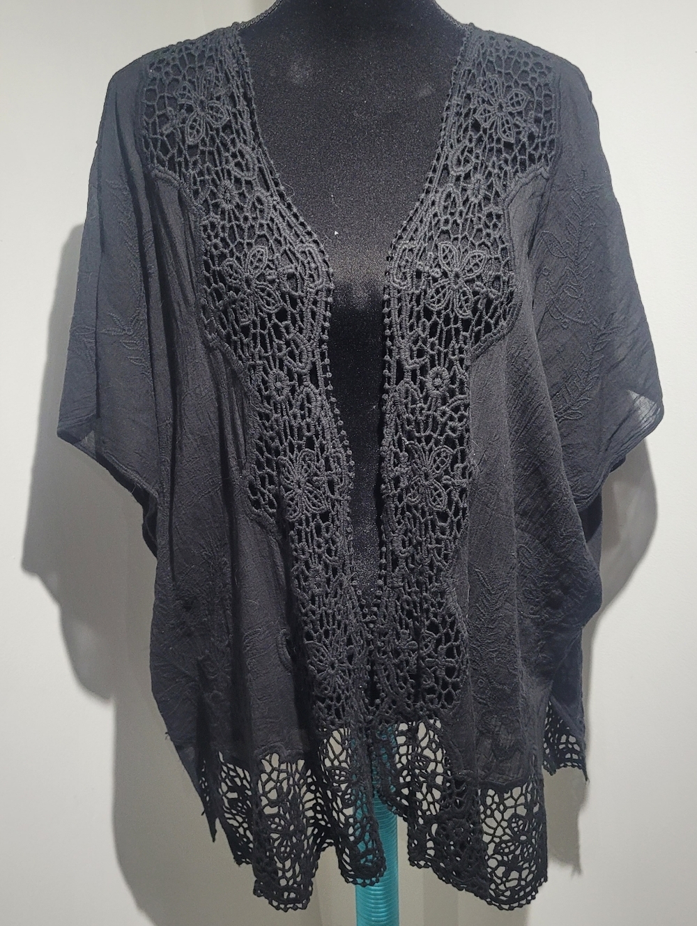 Denver Hayes Women's Crochet Trim Botanical Cardigan OS Black Coastal Cowgirl